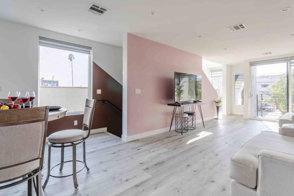 Stunning Hollywood Townhouse With Sunny Views Vila Los Angeles Exterior foto